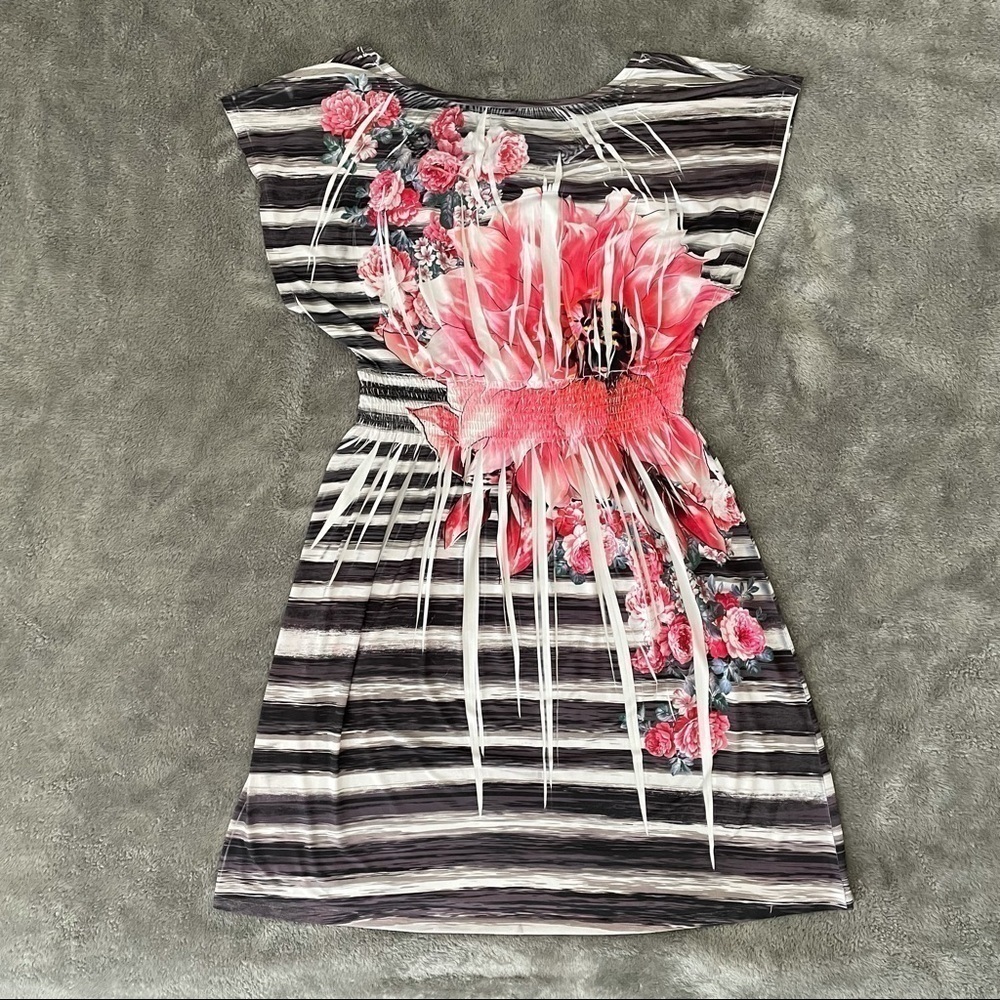 Mi Manchi Striped Floral Elastic Waist Dress Size XL Black White Pink Graphic - Picture 3 of 8